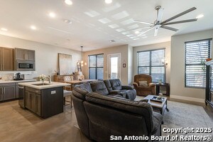 Building Photo - 203 Nogalitos St