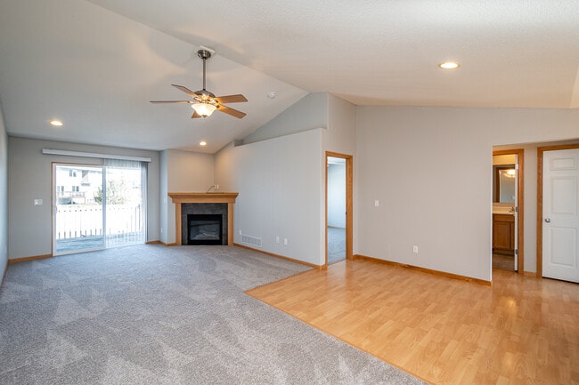 Primary Photo - 1890 Goose Lake Cir