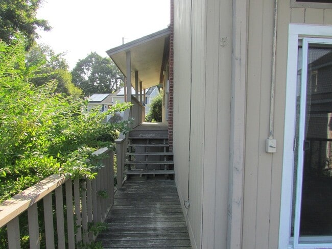 Building Photo - 102 Riverview Ave