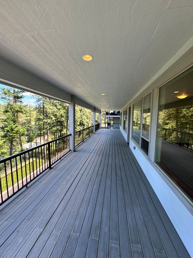 Building Photo - Stunning 4-Bedroom Home with Valley Views ...