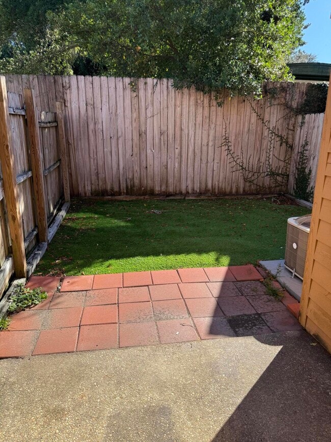 Building Photo - 226 Pelham Rd