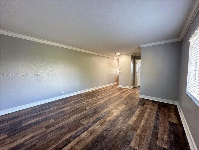 Building Photo - 1400 NE 56th St