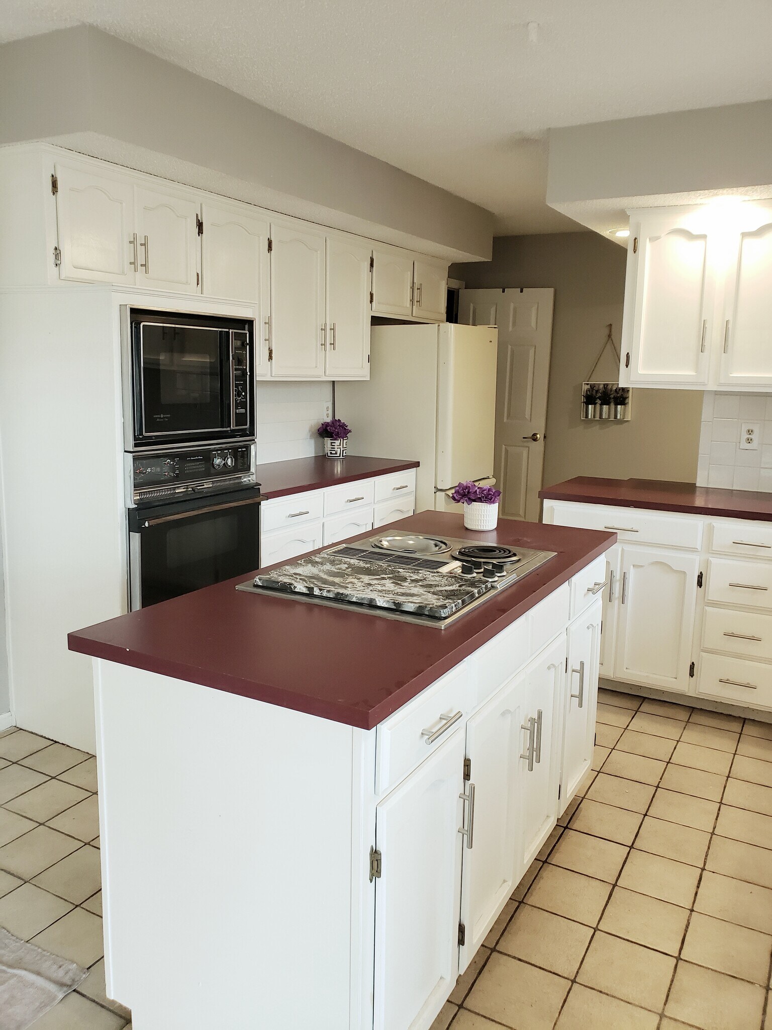 Building Photo - 6 NE 62nd Pl