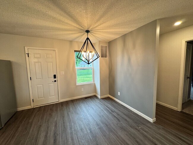 Building Photo - Dream House!! 4 Bedroom 3 Bath House in Davenport is a MUST SEE!!