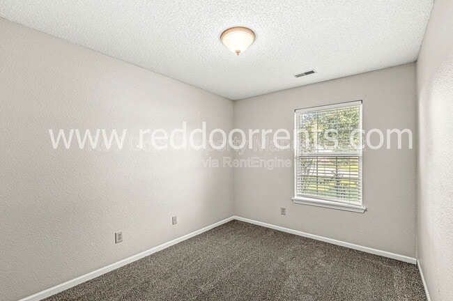 Building Photo - 6421 Longhorn Ct