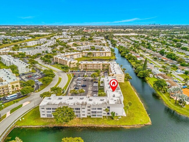 Building Photo - 8515 Sunrise Lakes Blvd