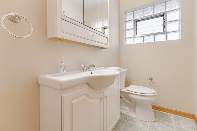 Building Photo - 2931 N 76th Ave