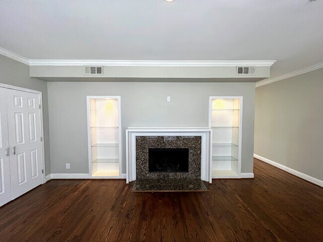 Building Photo - 4040 Avondale Ave