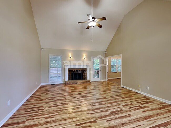 Building Photo - 179 Norton Dr