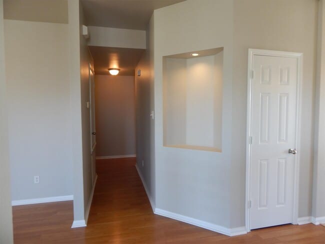 Building Photo - 601 Cattail Cir