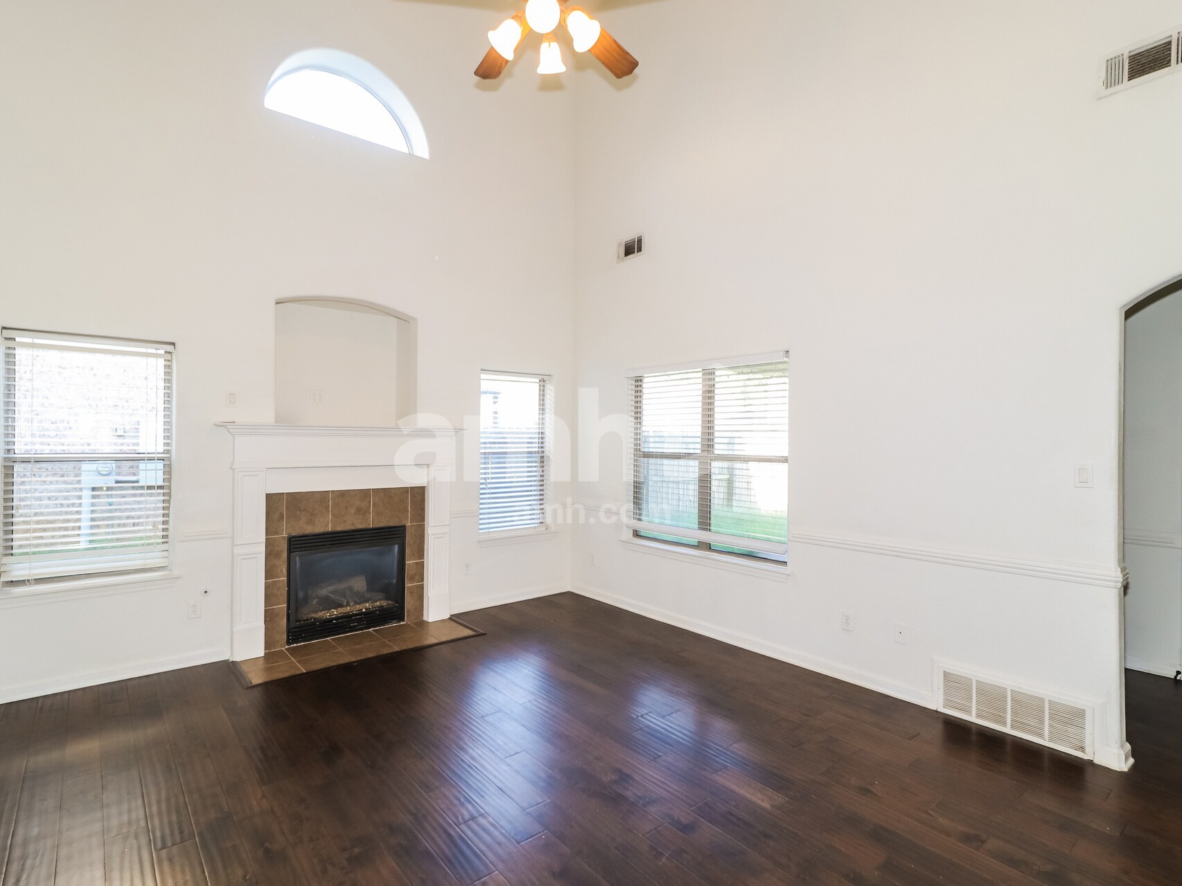 Building Photo - 440 Green Willow Cv
