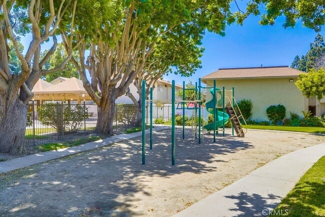 Building Photo - 9502 Pettswood Dr