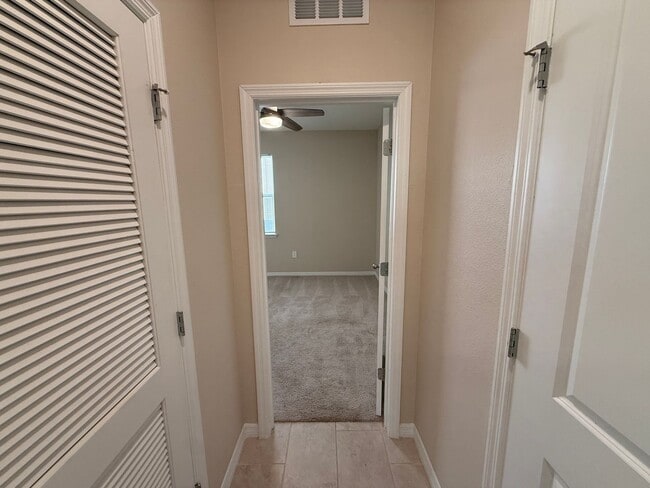 Building Photo - 3 Bedroom 2.5 Bath Single Family Home Promenade Estates