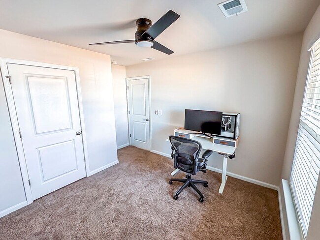 Building Photo - Upgraded 3 Bed, 2 Bath Pet-Friendly Home w...