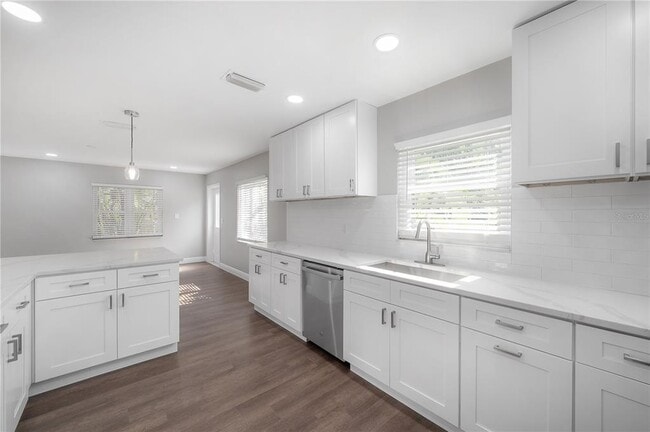 Building Photo - 6901 S Fitzgerald St