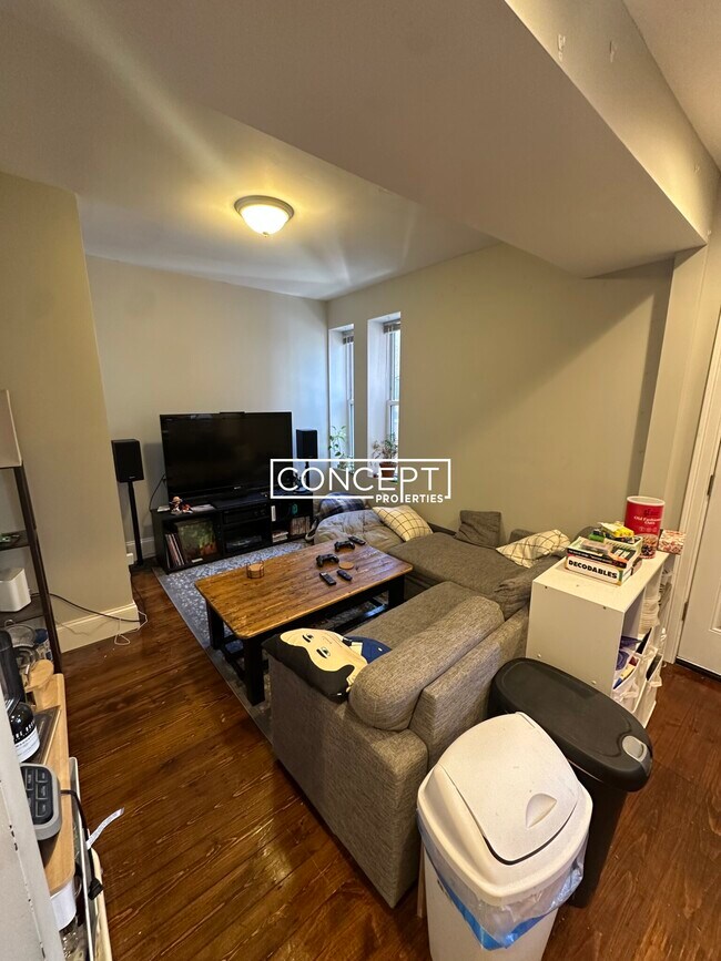 Primary Photo - 14 Sewall St