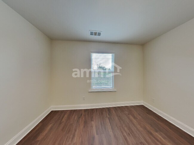 Building Photo - 2120 Williamshire Ln