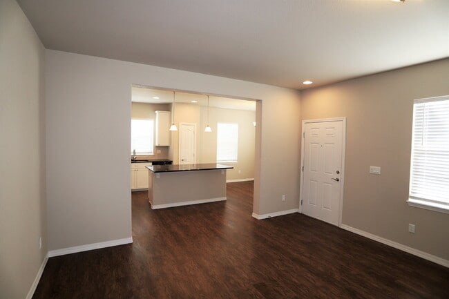 Building Photo - Beautiful 3-Bedroom Townhouse for Rent in Wolf Ranch