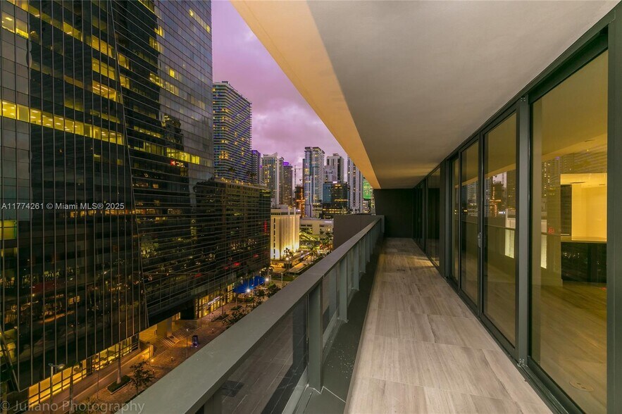 Building Photo - 1451 Brickell Ave