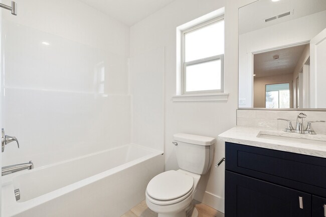 Building Photo - 1162 S Underwood Pl