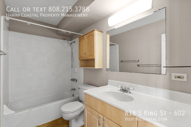 Building Photo - 818 S King St