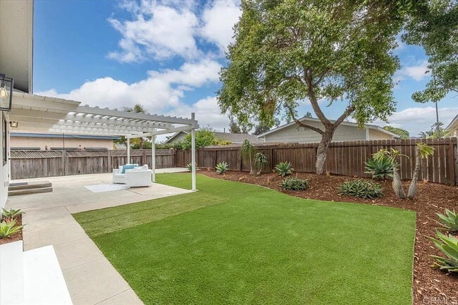 Building Photo - 2612 Davis Ave