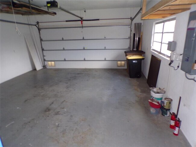 Building Photo - 2310 Palm Tree Dr