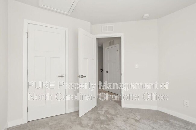 Building Photo - 2140 Autumn Cyprus Ave