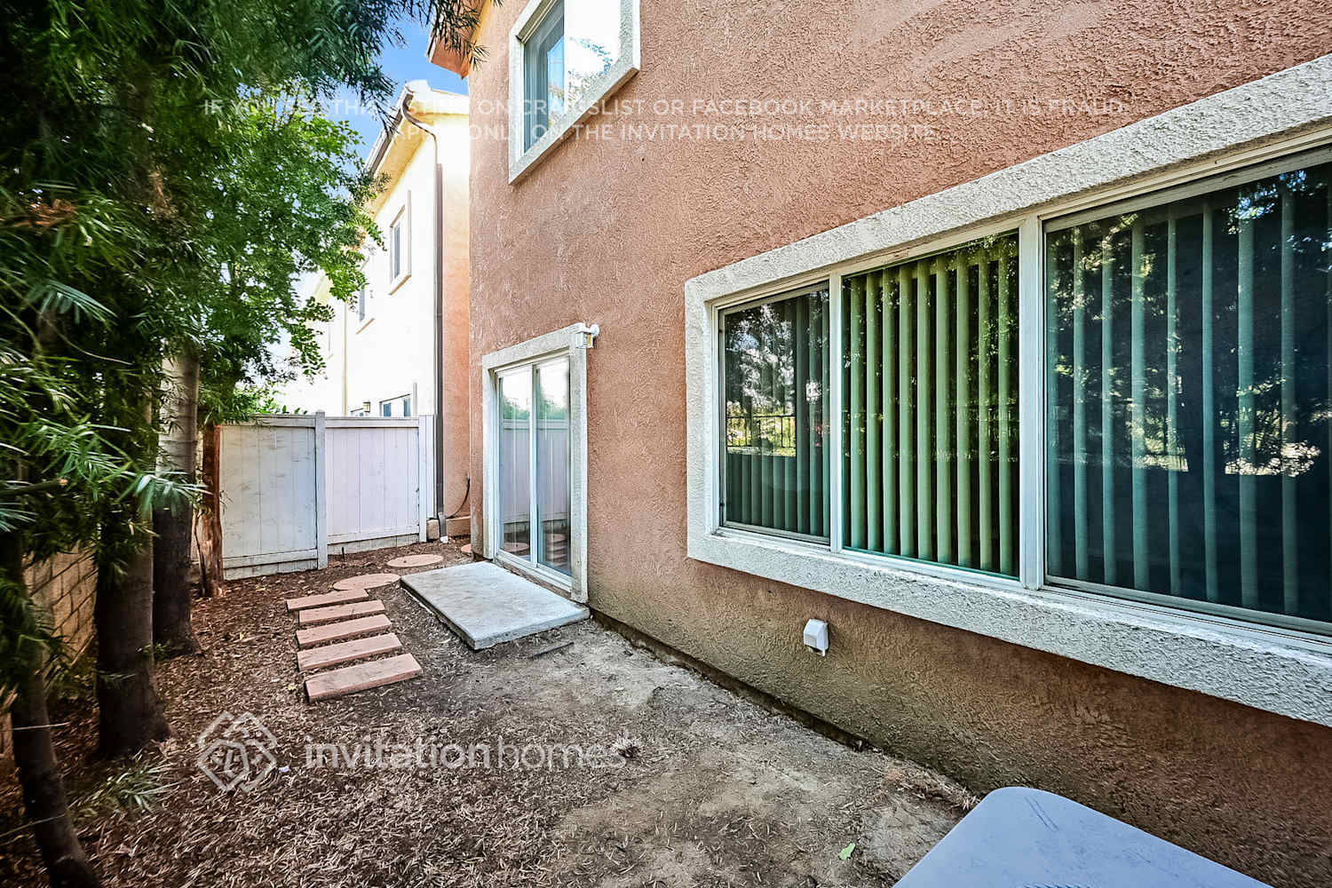 Building Photo - 20300 Vanowen St