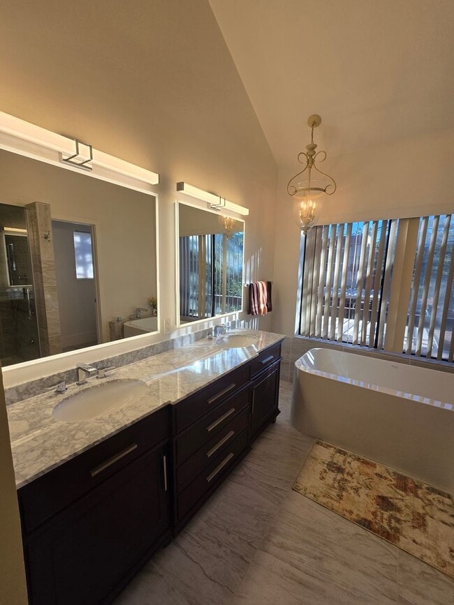 Building Photo - Furnished, 1-Year Long-Term Rental