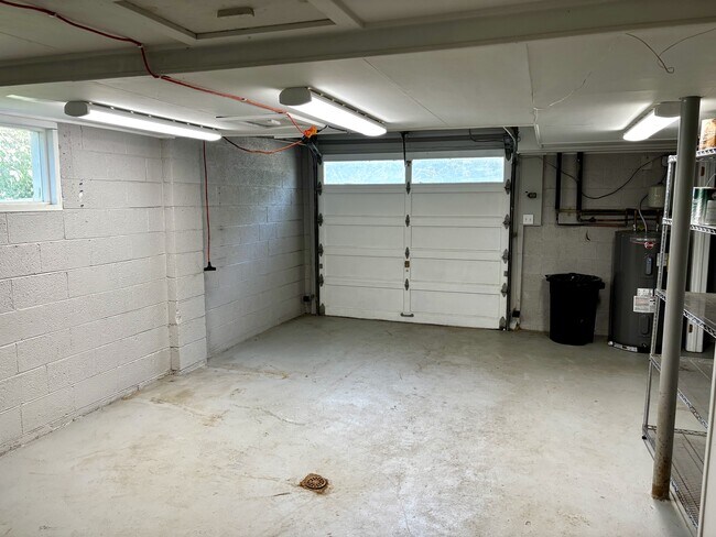 Building Photo - 4106 Woodlawn Pike