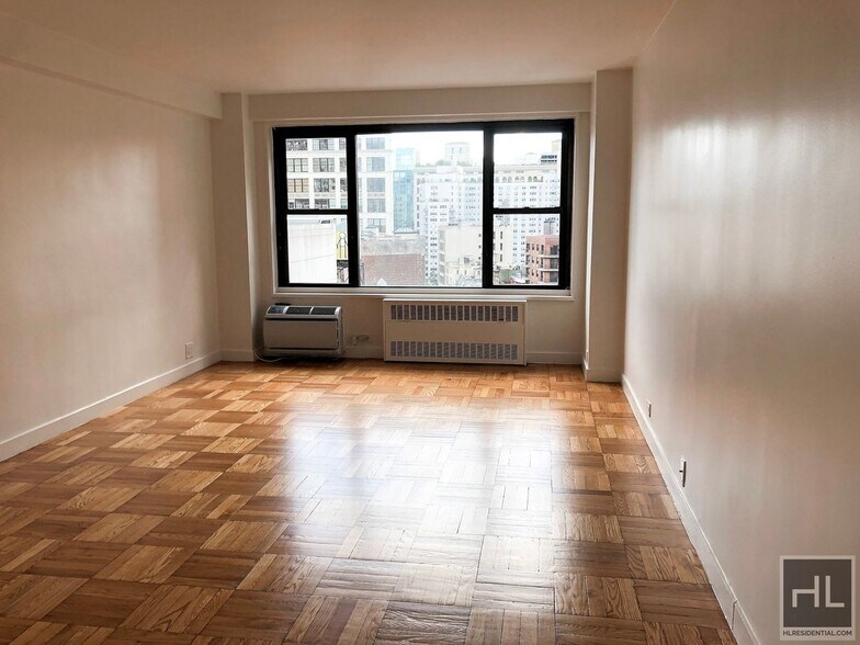 Primary Photo - Fourth Avenue