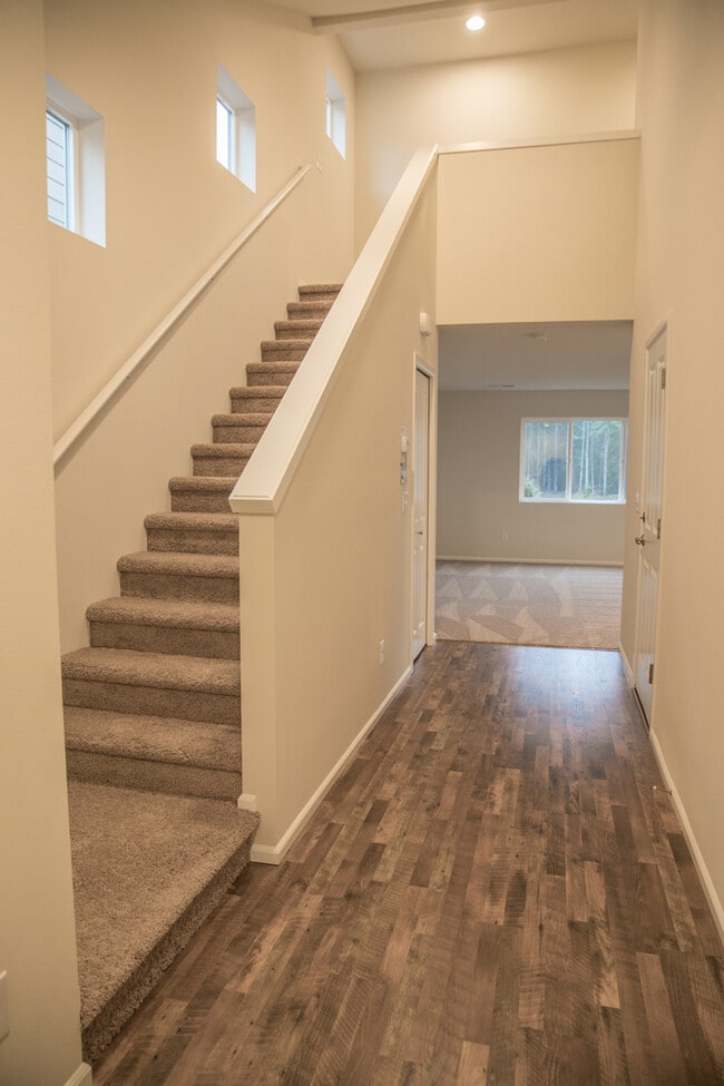 Building Photo - Lacey, 4 bedroom, 2.5 bath home.