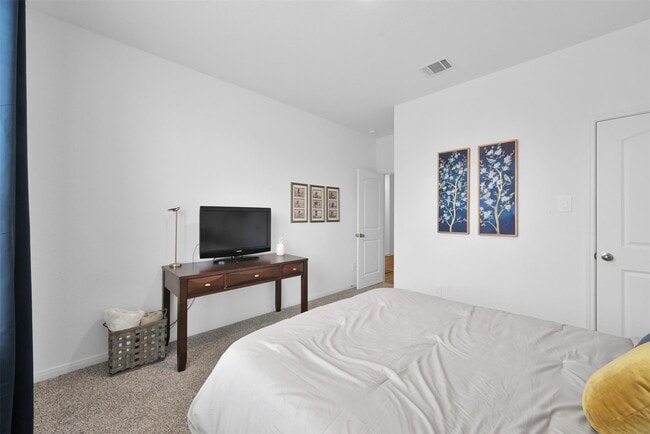 Building Photo - 942 Youth Water Rd