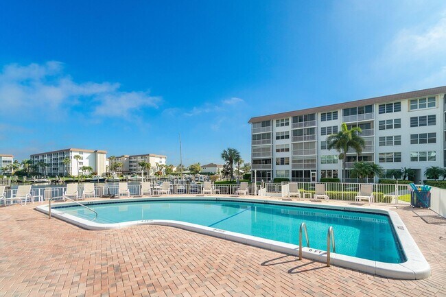 Building Photo - 931 Gardenia Dr