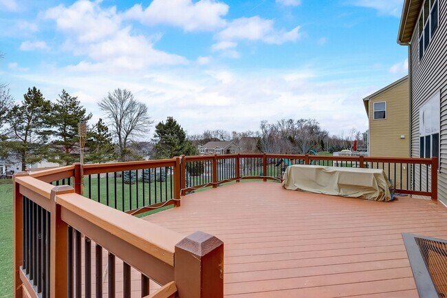 Building Photo - Grand 5 bed 4.5 bath Maple Grove Home w/ 3-Car Garage! Fully Furnished