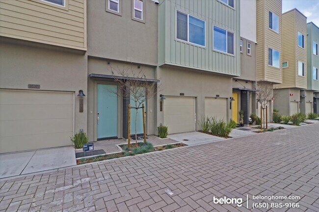 Building Photo - 105 Uptown Cir