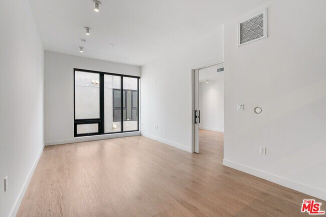 Building Photo - 10700 Tabor St