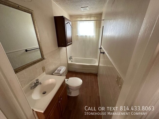 Building Photo - 544 E 24th St