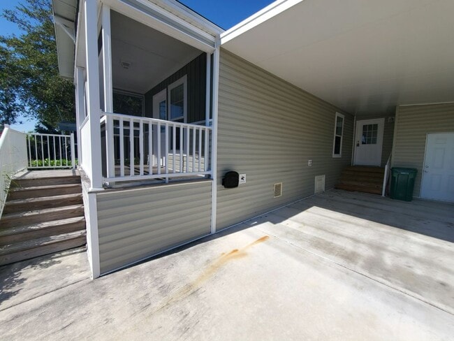 Building Photo - 6421 Brandywine Dr N