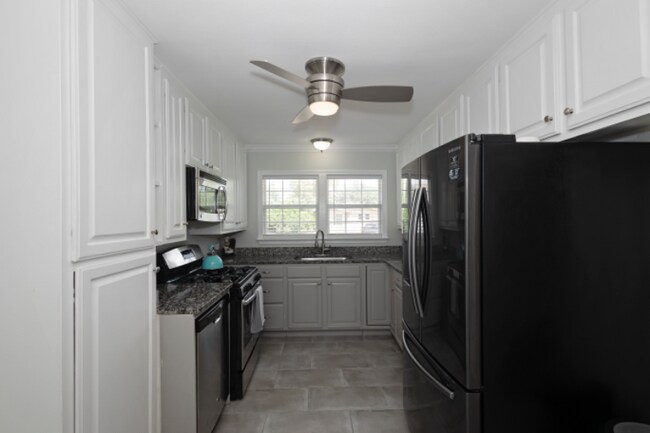 Building Photo - 1325 Ray Dr