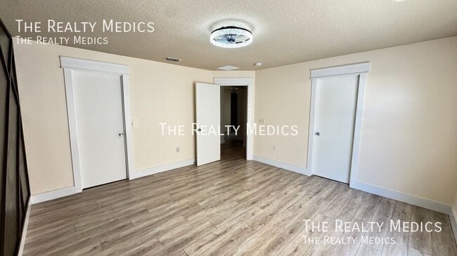 Building Photo - 1040 Elderberry Dr