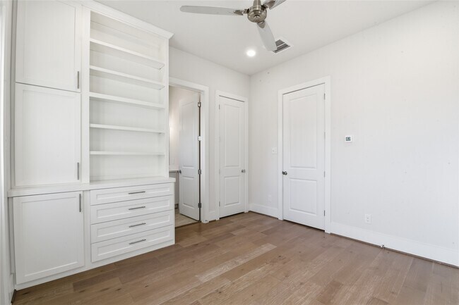 Building Photo - 1236 W 21st St