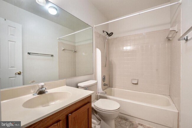 Building Photo - 1020 Smartts Ln NE