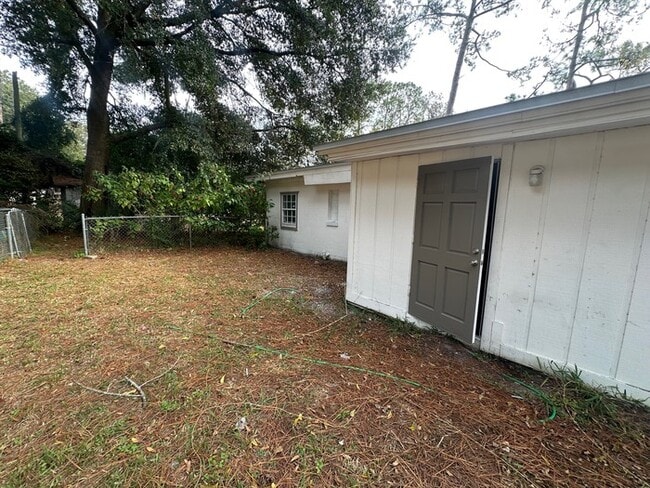 Building Photo - NEWLY RENOVATED 3 bed/2 bath!