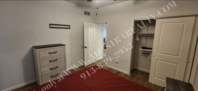 Building Photo - Like New Furnished Home in Lawrence Short Term Lease-Available NOW!!