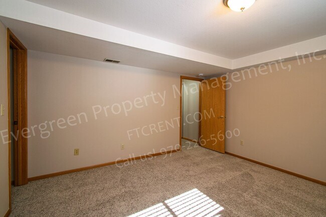 Building Photo - 6437 Edgeware St