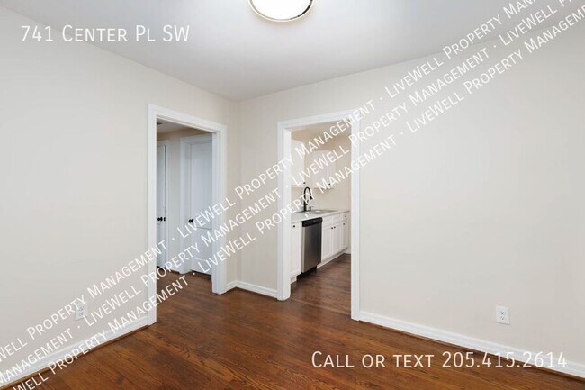 Building Photo - 741 Center Pl SW