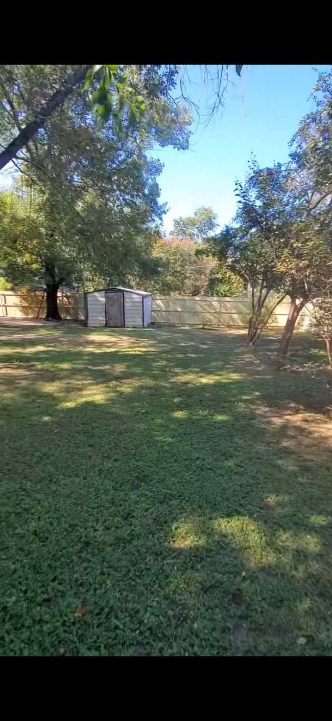 Building Photo - 220 Fairmont Ave