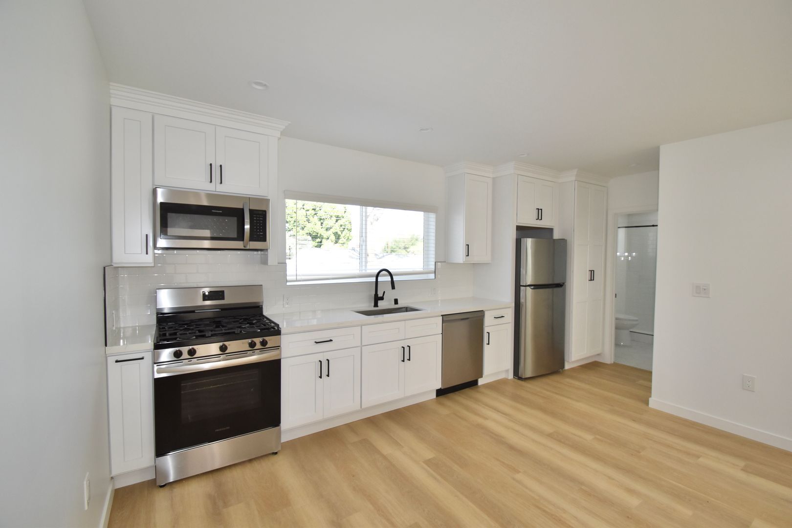 Building Photo - 11645 Moorpark St